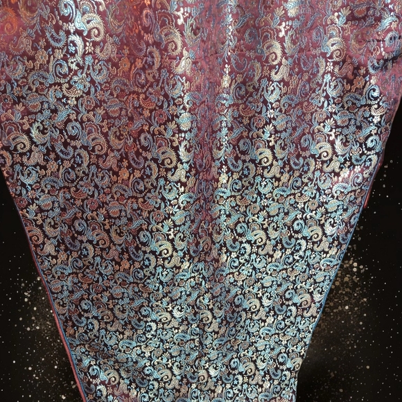 Woman's dress - Picture 4 of 7